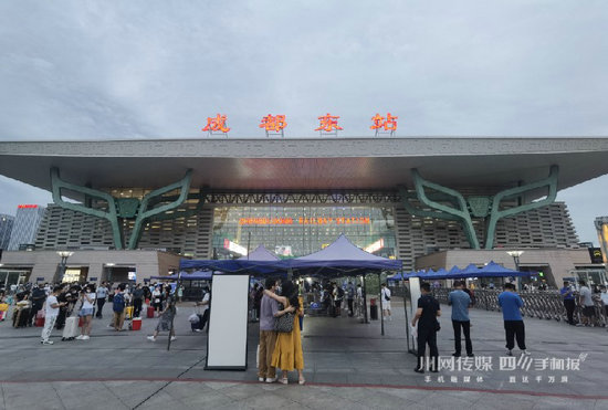 成都东站3.jpg