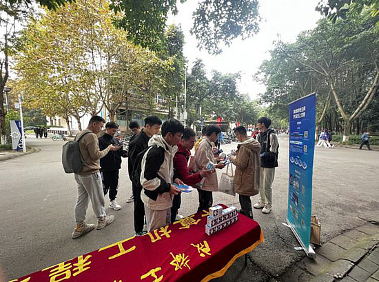 成都工业学院2.jpg